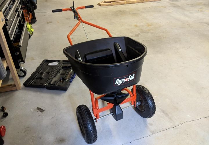 Trying the push fertilizer spreader from Agri-Fab