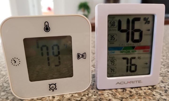 Testing the functionality of the good greenhouse thermometers and hygrometers