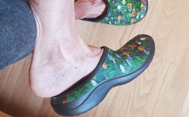 Using the waterproof gardening clog from Backdoorshoes