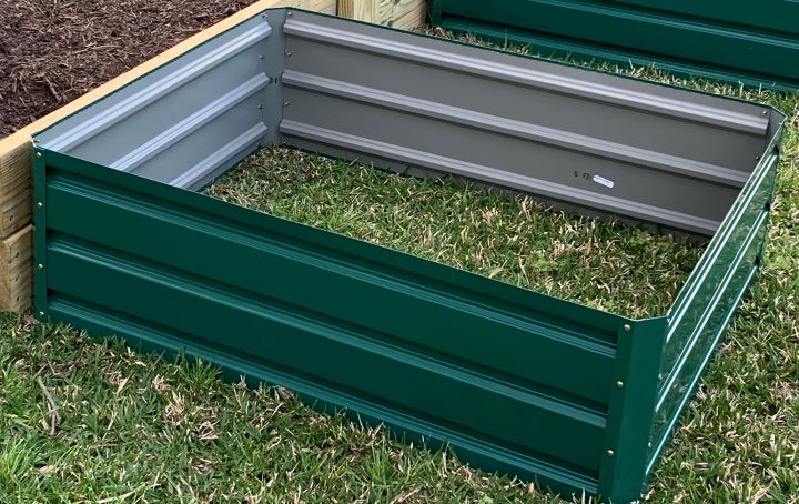 Having the durable metal corrugated raised beds from Giantex