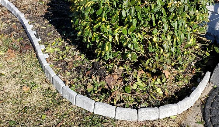 Confirming how easy to set up the EasyFlex lawn edging