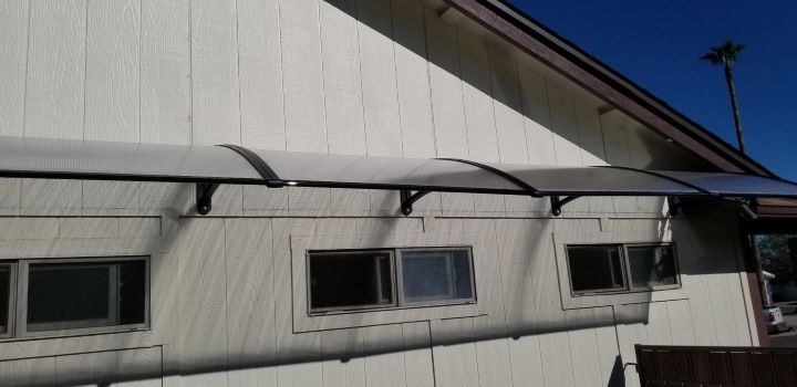 Using the sturdy retractable awning from Yescom